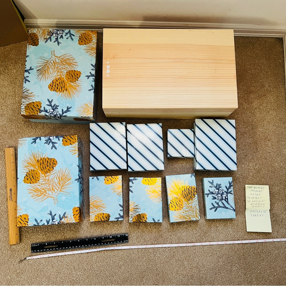 Pinecone Patterned Gift Boxes Set